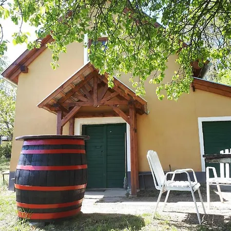 Prázdninový dům By The Woods Balatonhenye